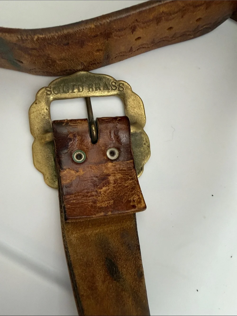 Women’s worn Brown Leather Western Belt with Scalloped Brass Buckle 33” -38”
